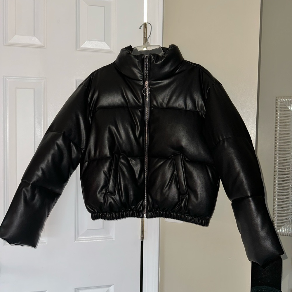 NEVER WORN- Truth Black Puffer Coat Sz-M